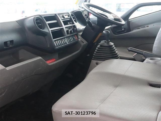 Hino DUTRO 2020-07 2828631-16