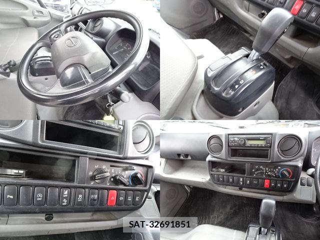 Hino DUTRO 2022-02 2828624-13