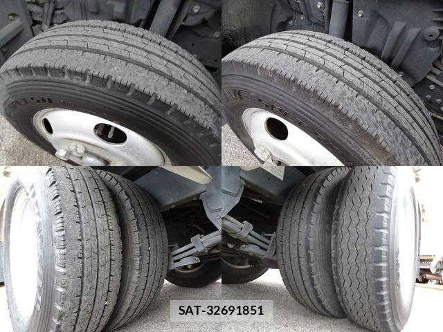 Hino DUTRO 2022-02 2828624-16