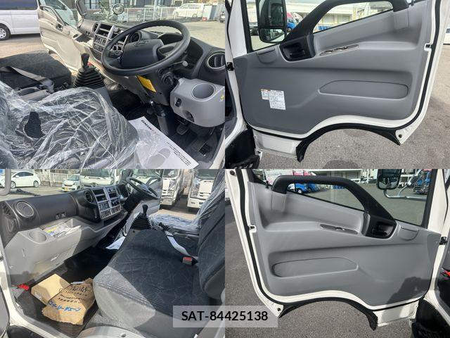 Hino DUTRO 2025-06 3064944-17