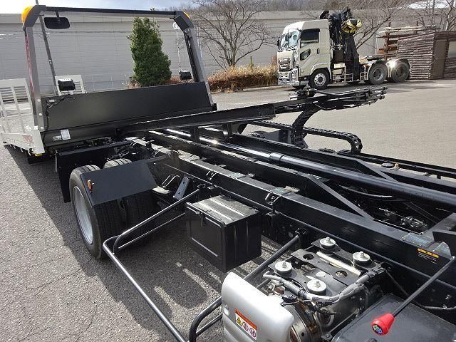 Hino DUTRO 2025-06 3356729-18