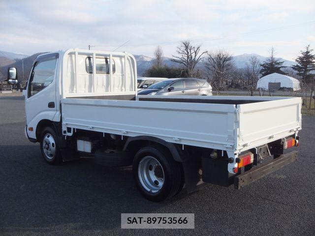 Hino DUTRO 2017-05 3667718-10