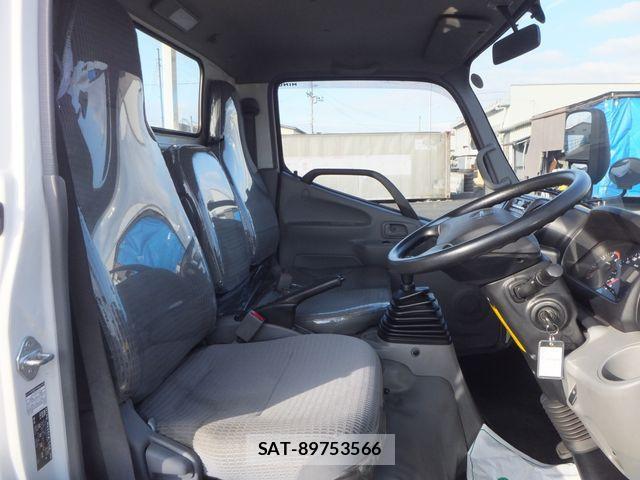 Hino DUTRO 2017-05 3667718-12