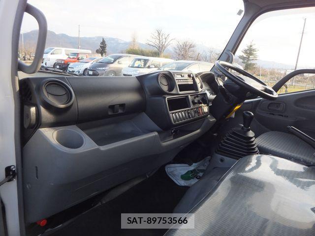 Hino DUTRO 2017-05 3667718-13