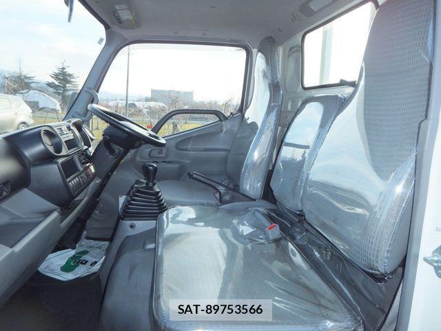 Hino DUTRO 2017-05 3667718-14