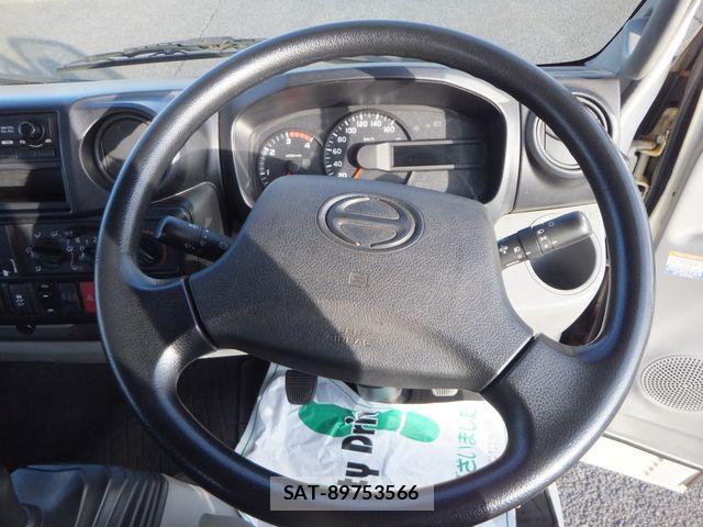 Hino DUTRO 2017-05 3667718-16