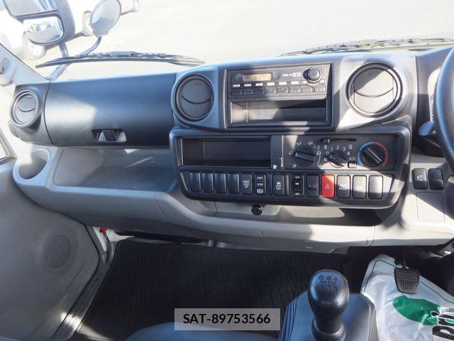 Hino DUTRO 2017-05 3667718-19