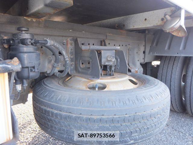 Hino DUTRO 2017-05 3667718-24
