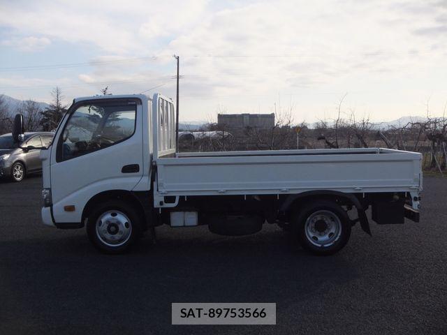 Hino DUTRO 2017-05 3667718-4