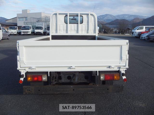 Hino DUTRO 2017-05 3667718-6