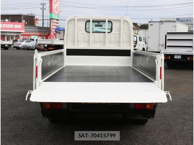Hino DUTRO 2017-05 3667700-9