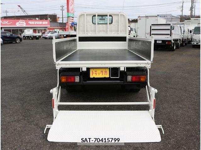 Hino DUTRO 2017-05 3667700-11