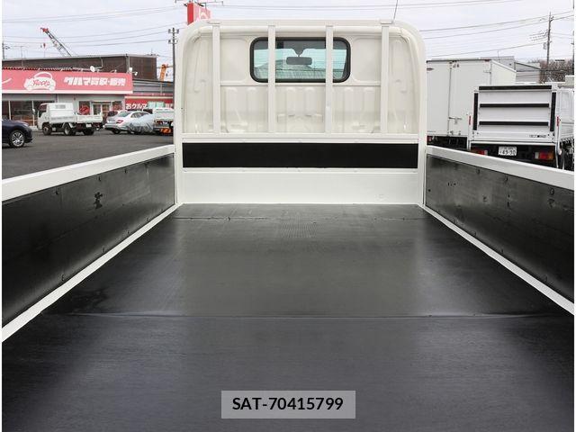 Hino DUTRO 2017-05 3667700-12