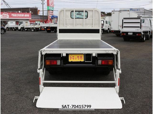 Hino DUTRO 2017-05 3667700-16