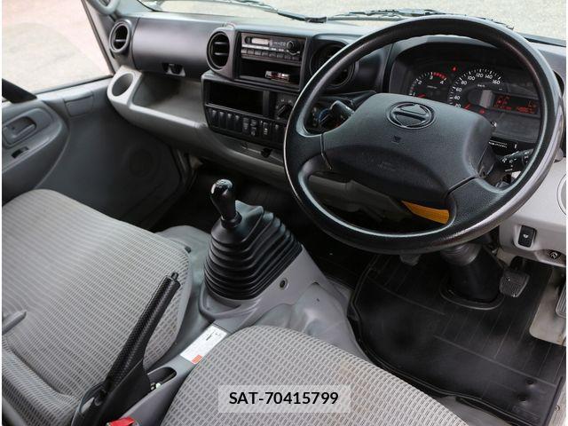 Hino DUTRO 2017-05 3667700-1