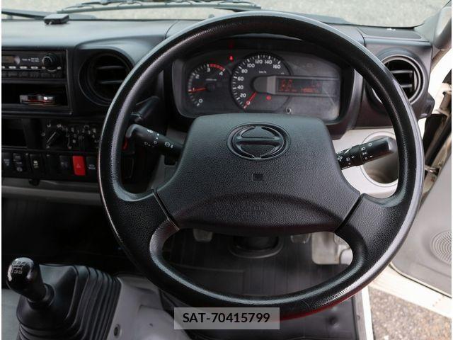Hino DUTRO 2017-05 3667700-23