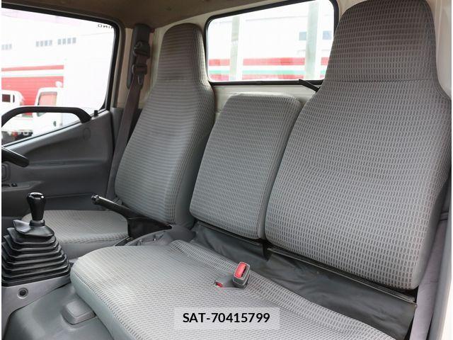 Hino DUTRO 2017-05 3667700-29