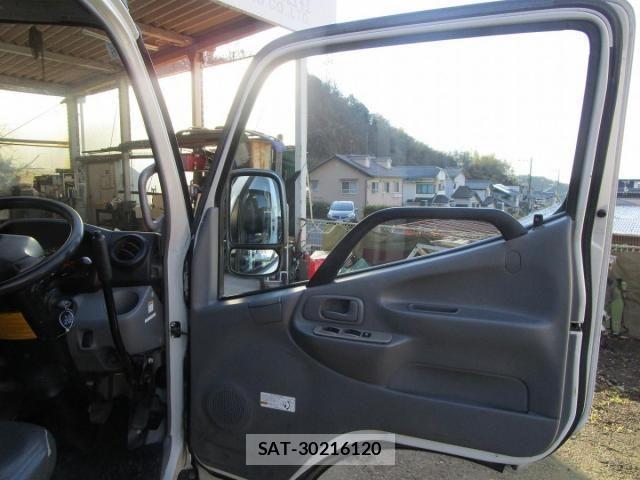 Hino DUTRO 2012-10 3667689-14