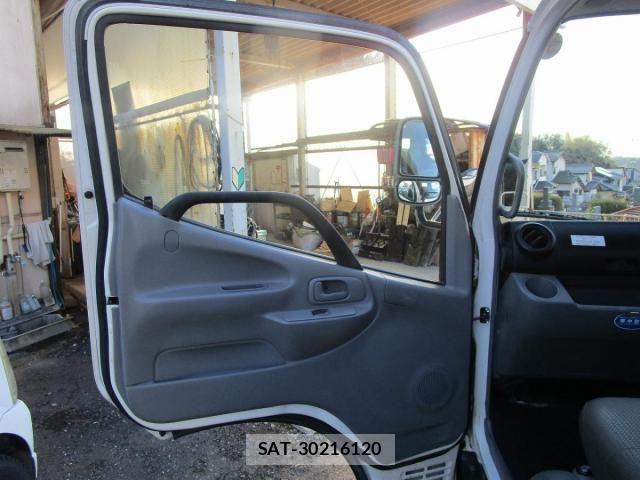 Hino DUTRO 2012-10 3667689-18