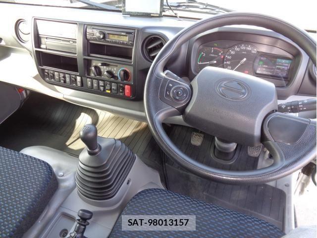 Hino DUTRO 2021-02 3667626-27