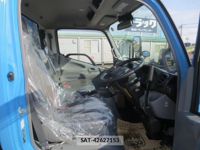 Hino DUTRO 2024-01 3714040-17