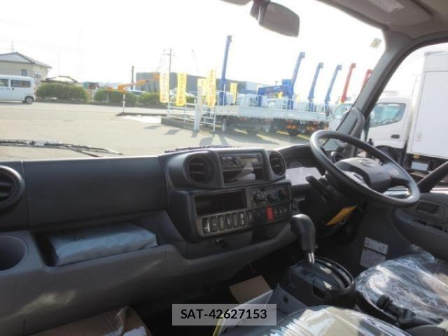 Hino DUTRO 2024-01 3714040-18