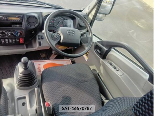 Hino DUTRO 2023-09 3714036-22