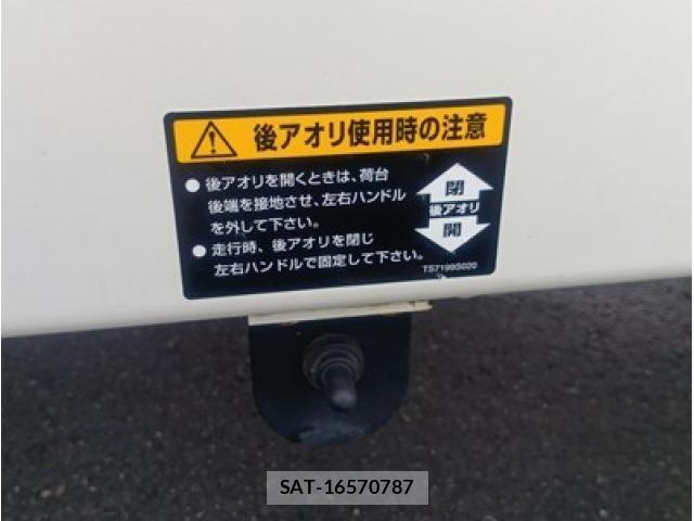Hino DUTRO 2023-09 3714036-27