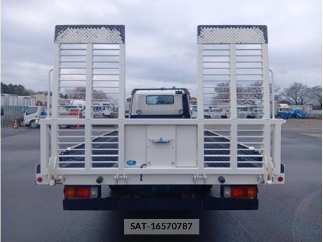 Hino DUTRO 2023-09 3714036-3