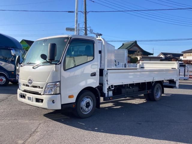 Hino DUTRO 2023-11 3847198-0
