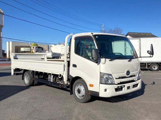 Hino DUTRO 2023-11 3847198-1