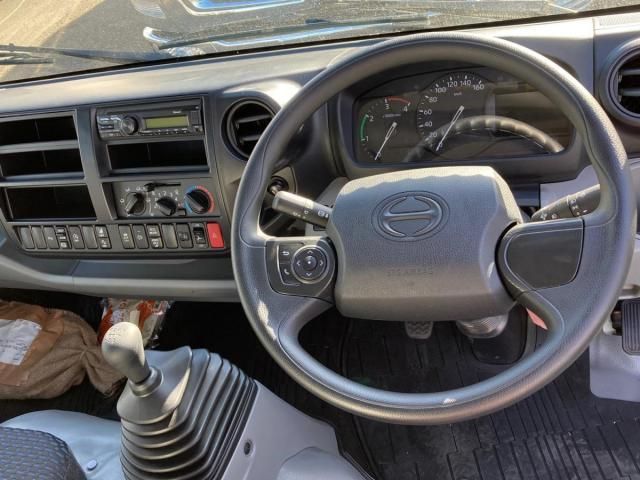 Hino DUTRO 2023-11 3847198-19