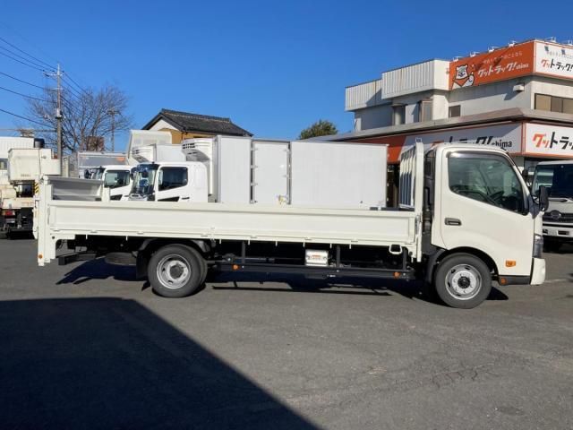 Hino DUTRO 2023-11 3847198-5