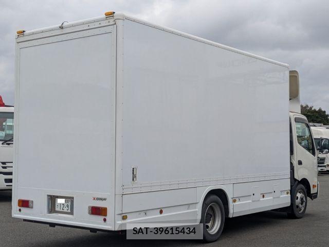 Hino DUTRO 2018-10 3905164-2