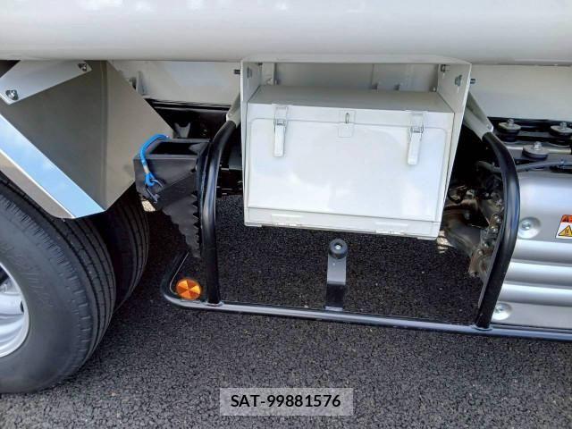 Hino DUTRO 2025-07 4041323-17