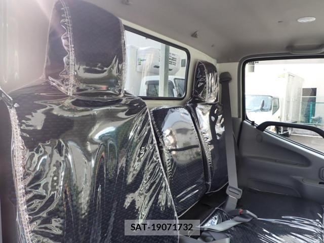 Hino DUTRO 2025-08 4041362-12