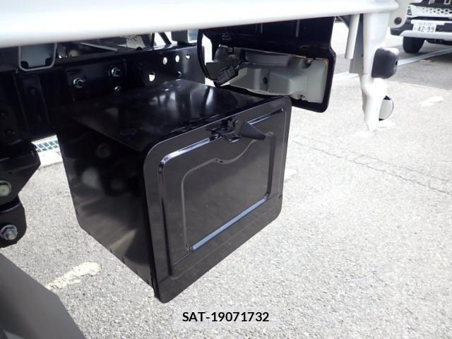 Hino DUTRO 2025-08 4041362-8