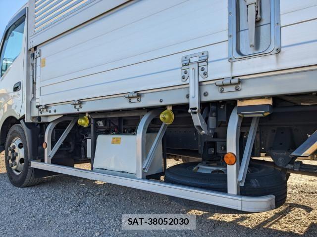 Hino DUTRO 2023-03 4109163-27