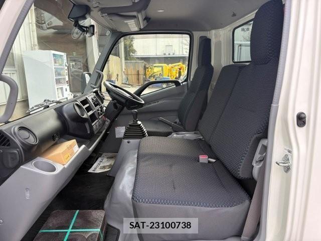 Hino DUTRO 2025-04 4323246-25