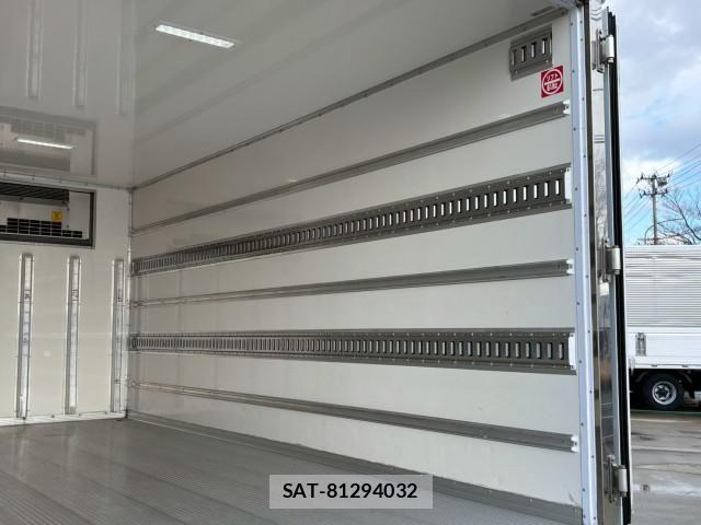Hino DUTRO 2020-05 4370571-11