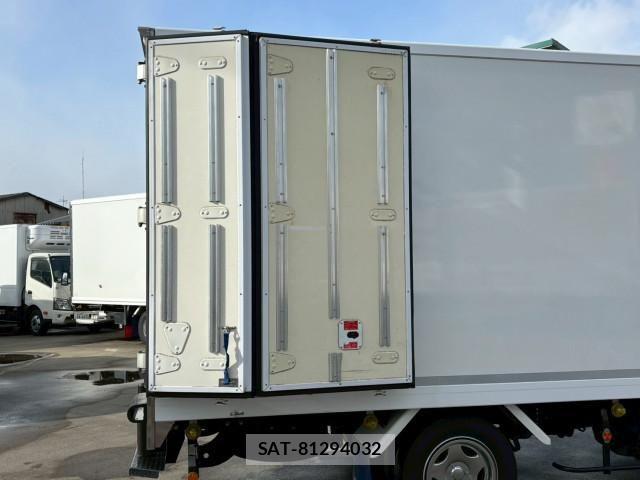Hino DUTRO 2020-05 4370571-14