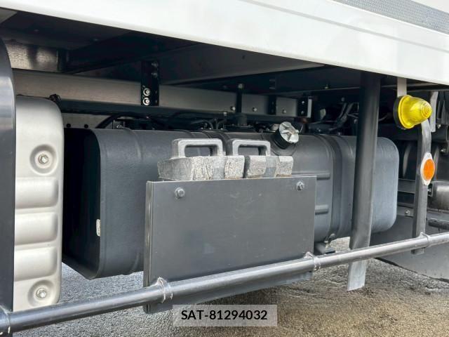 Hino DUTRO 2020-05 4370571-19