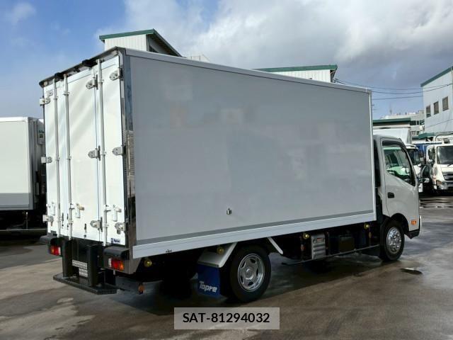 Hino DUTRO 2020-05 4370571-3