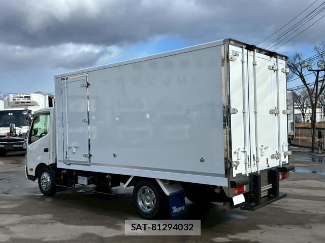 Hino DUTRO 2020-05 4370571-5