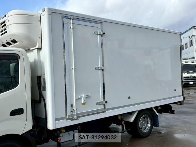 Hino DUTRO 2020-05 4370571-6