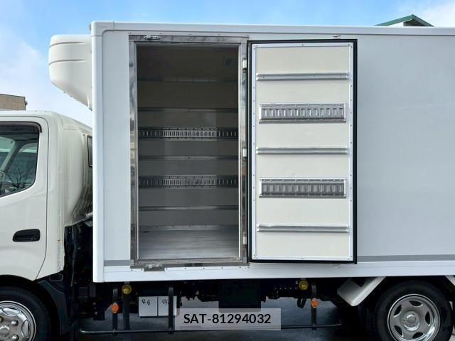 Hino DUTRO 2020-05 4370571-8