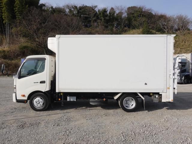 Hino DUTRO 2011-08 4384433-12