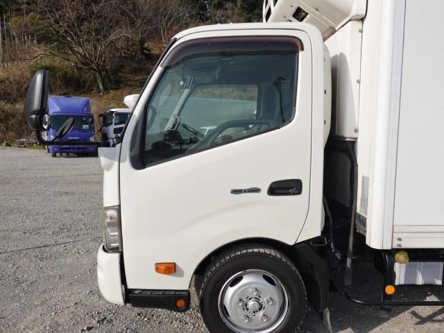 Hino DUTRO 2011-08 4384433-14