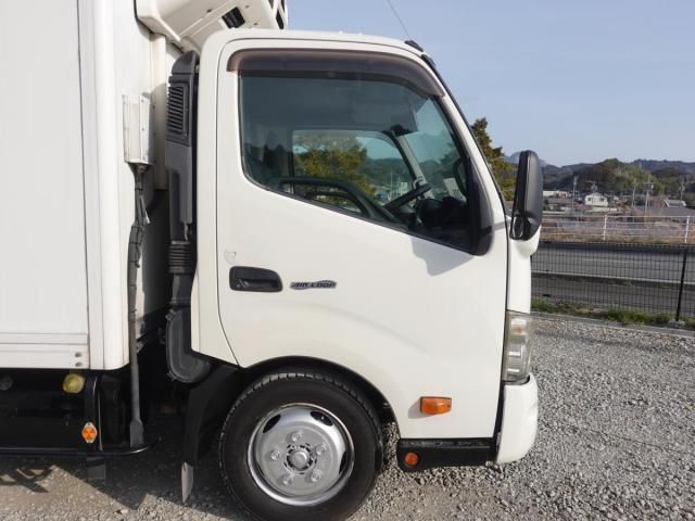Hino DUTRO 2011-08 4384433-7