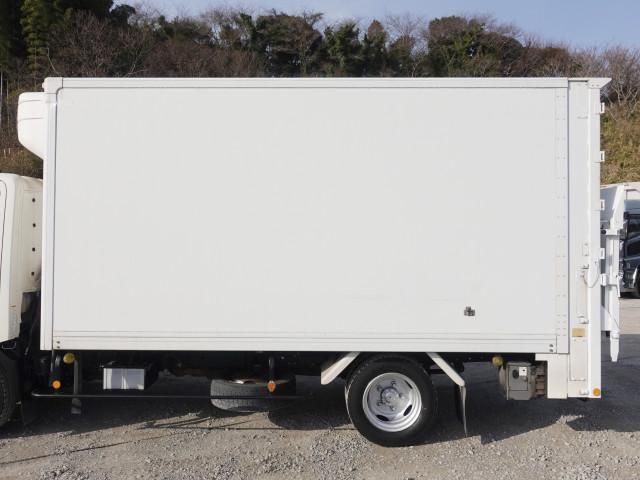 Hino DUTRO 2011-08 4384436-11